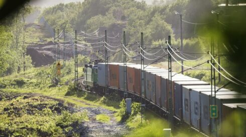 Norska Jernbanedirektoratet skall tillsammans med svenska Trafikverket se över möjligheterna med att förbättra tågutbudet mellan Oslo och Göteborg.